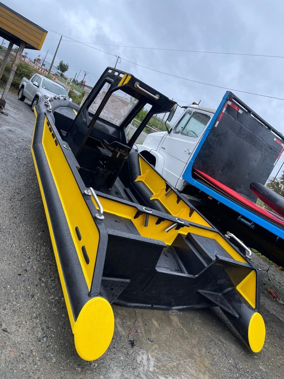 Embarcación HDPE real fabricada por Seawallplast - vista 3