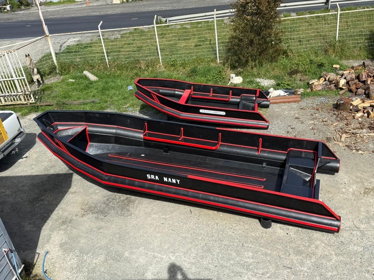 Embarcación HDPE real fabricada por Seawallplast - vista 9